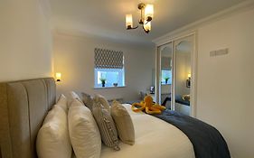 The Seaview Suites At The Corbyn Apartments